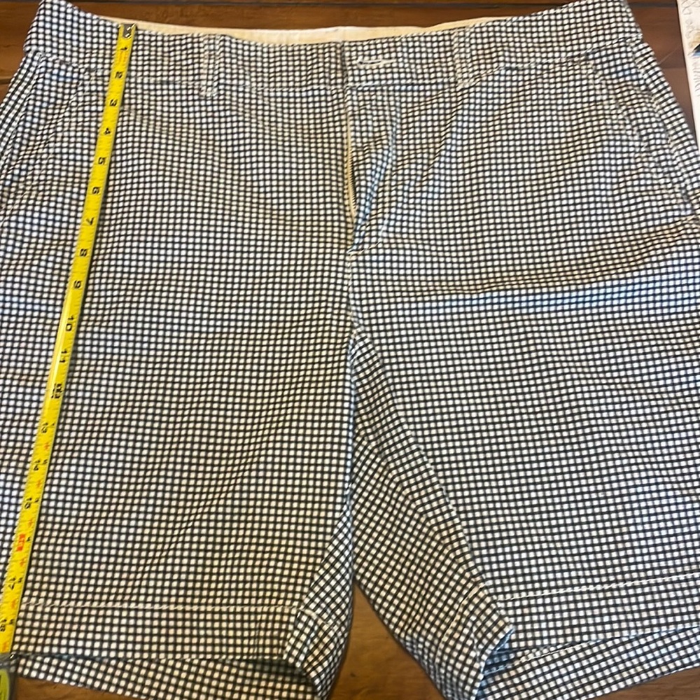 Women’s Bermuda shorts size 14 Old Navy black and white checkered